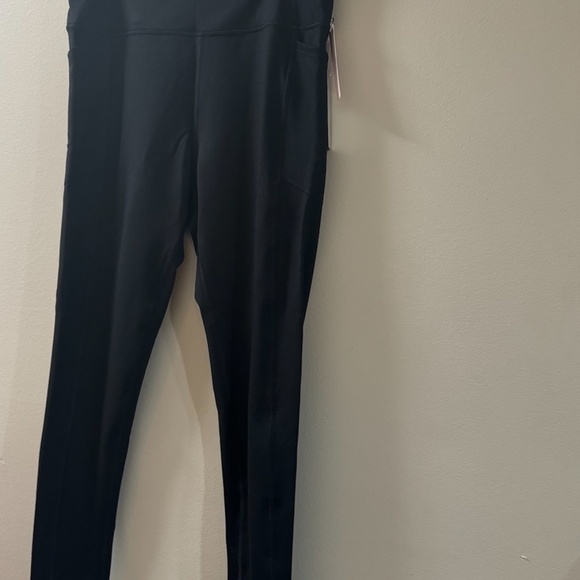 NWT Victoria's Secret Flow on Point Leggings - Picture 2 of 6